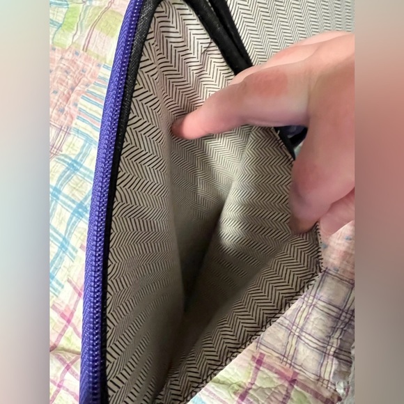 Steve Madden Case - Picture 5 of 5